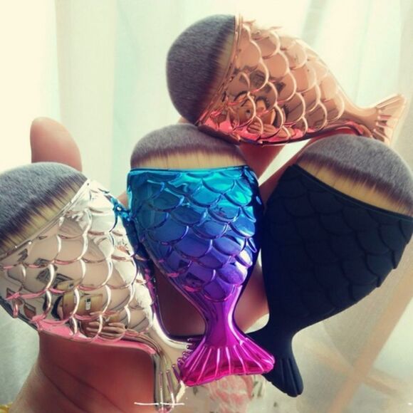 🆕🎉HP 🎉Rose Gold Mermaid Makeup Brush 🧜‍♀️ - Picture 2 of 3